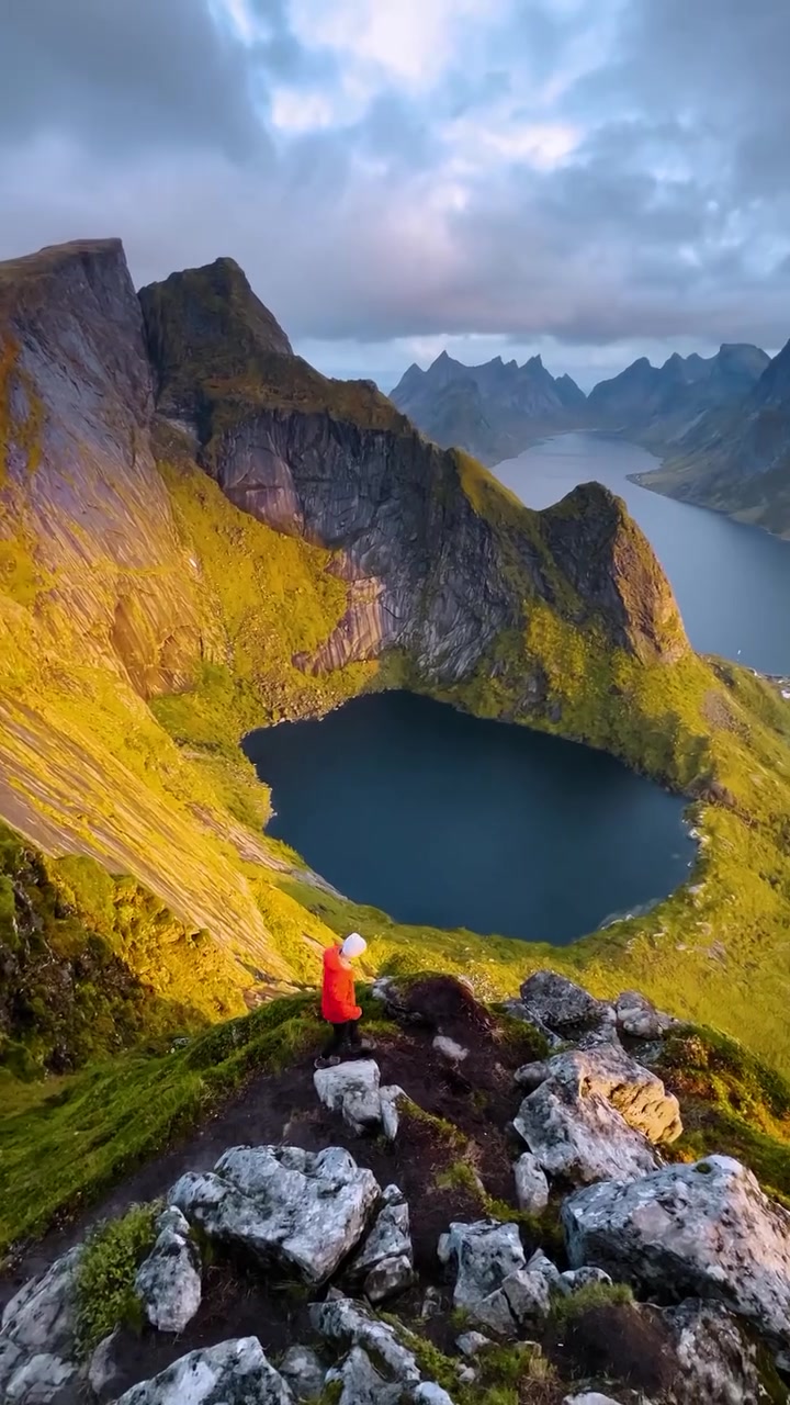 Norway Mountaintop Hike: Breathtaking Views
