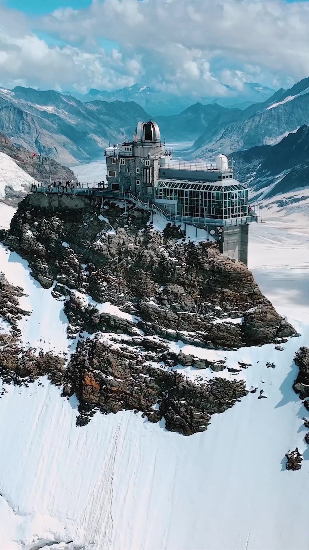 Mountain View: Aerial Tour of Glacier and Research Station