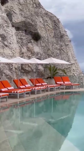 Luxurious Cliffside Poolside Vacation Retreat