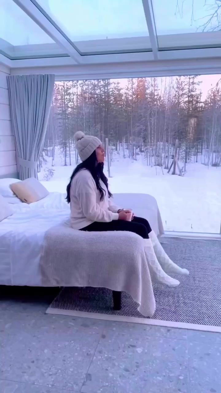 Finland Winter Vacation: Reindeer Sleigh Rides & Cabins