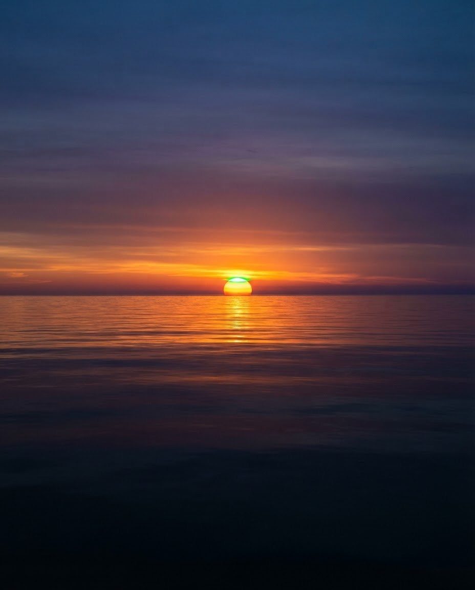 Sunset Over the Ocean: Vibrant Colors and Calm