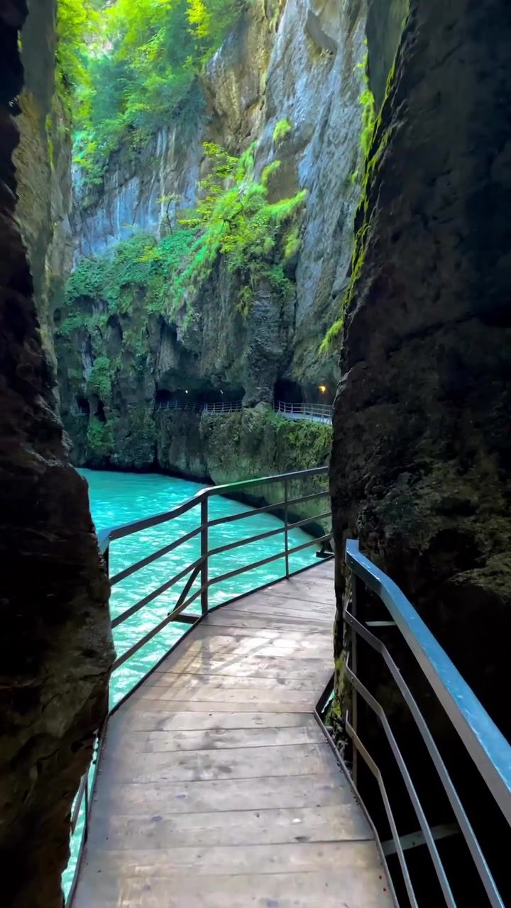 Explore the Stunning Aareschlucht Gorge Walkway in Switzerland