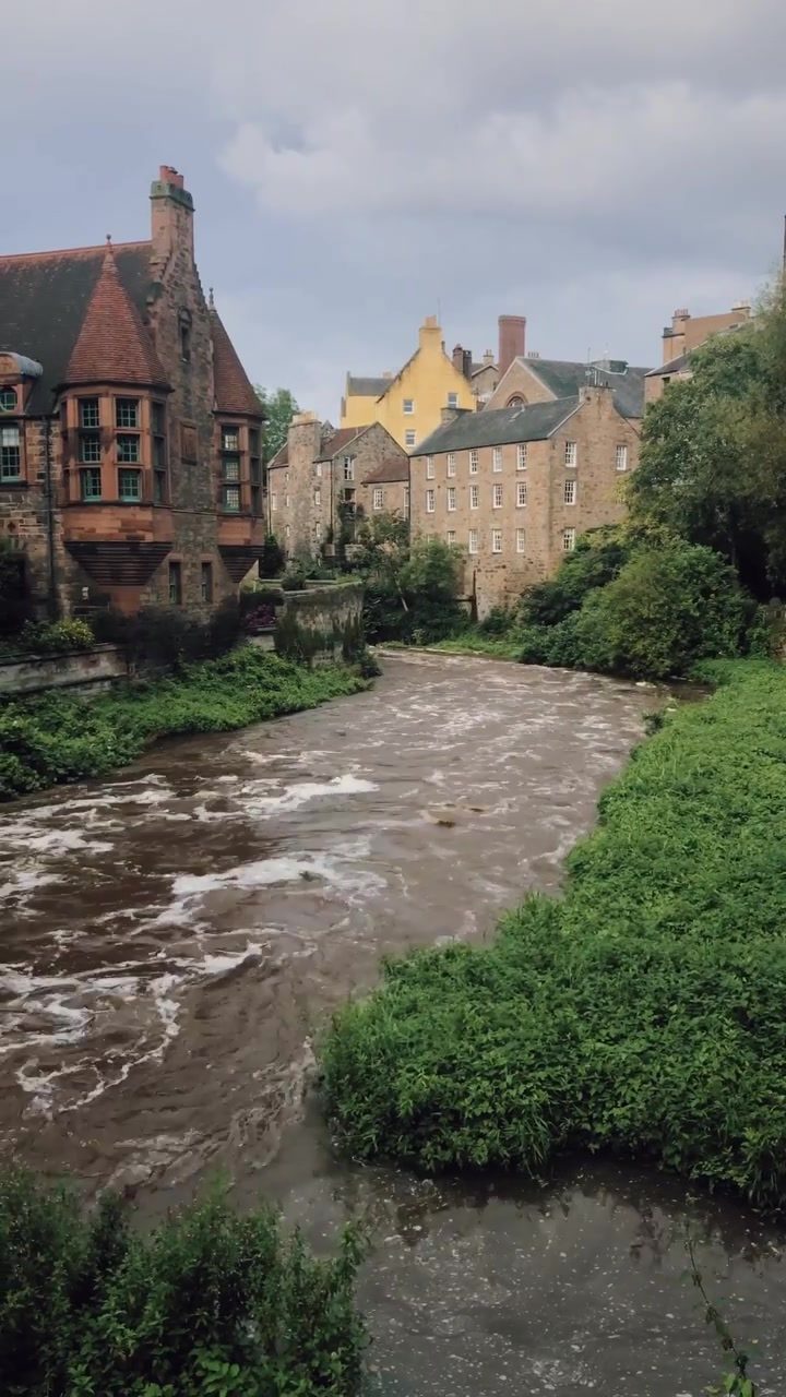 Urban River Views: Blending Nature and City Architecture