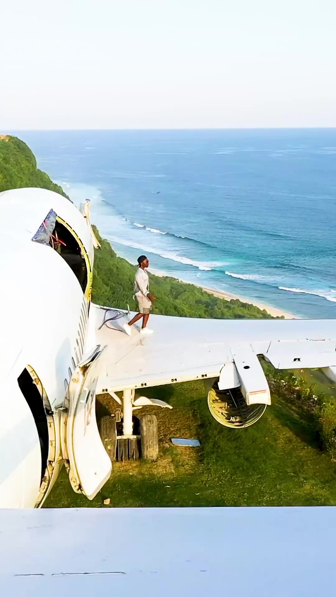 Airplane on Cliff in Bali: Unique Tourist Accommodation