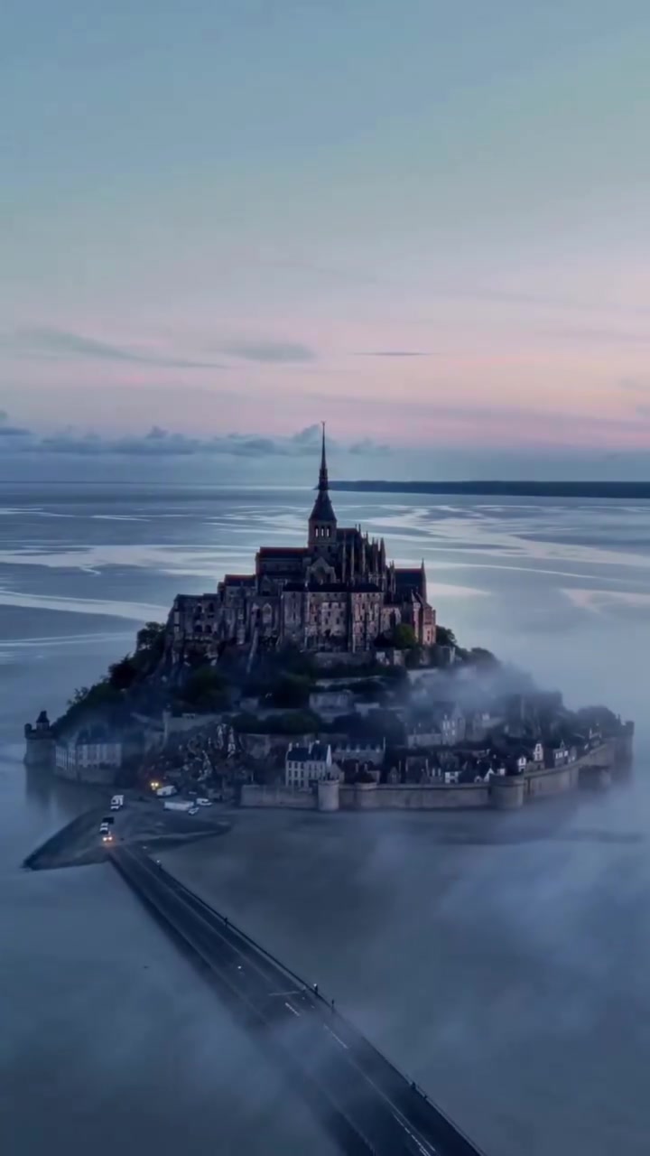 Mont Saint-Michel: Timelapse of France's Tidal Island