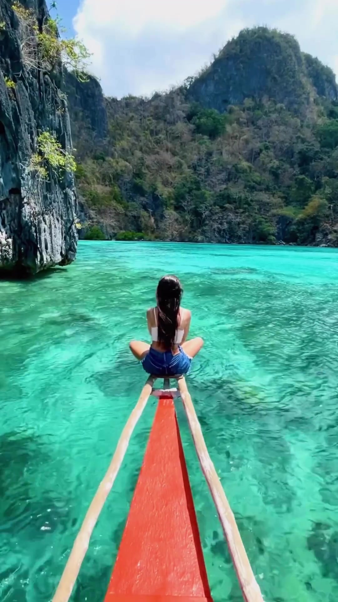 Filipino Banca Boat Ride in Turquoise Bay
