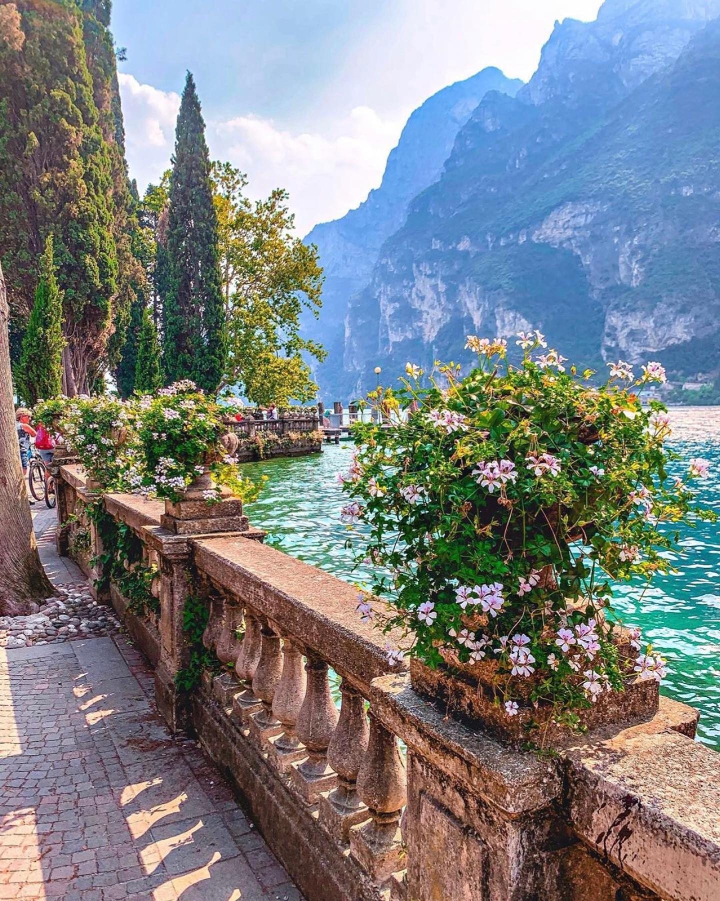 Discover the Charm of Lake Como and Italian Villages