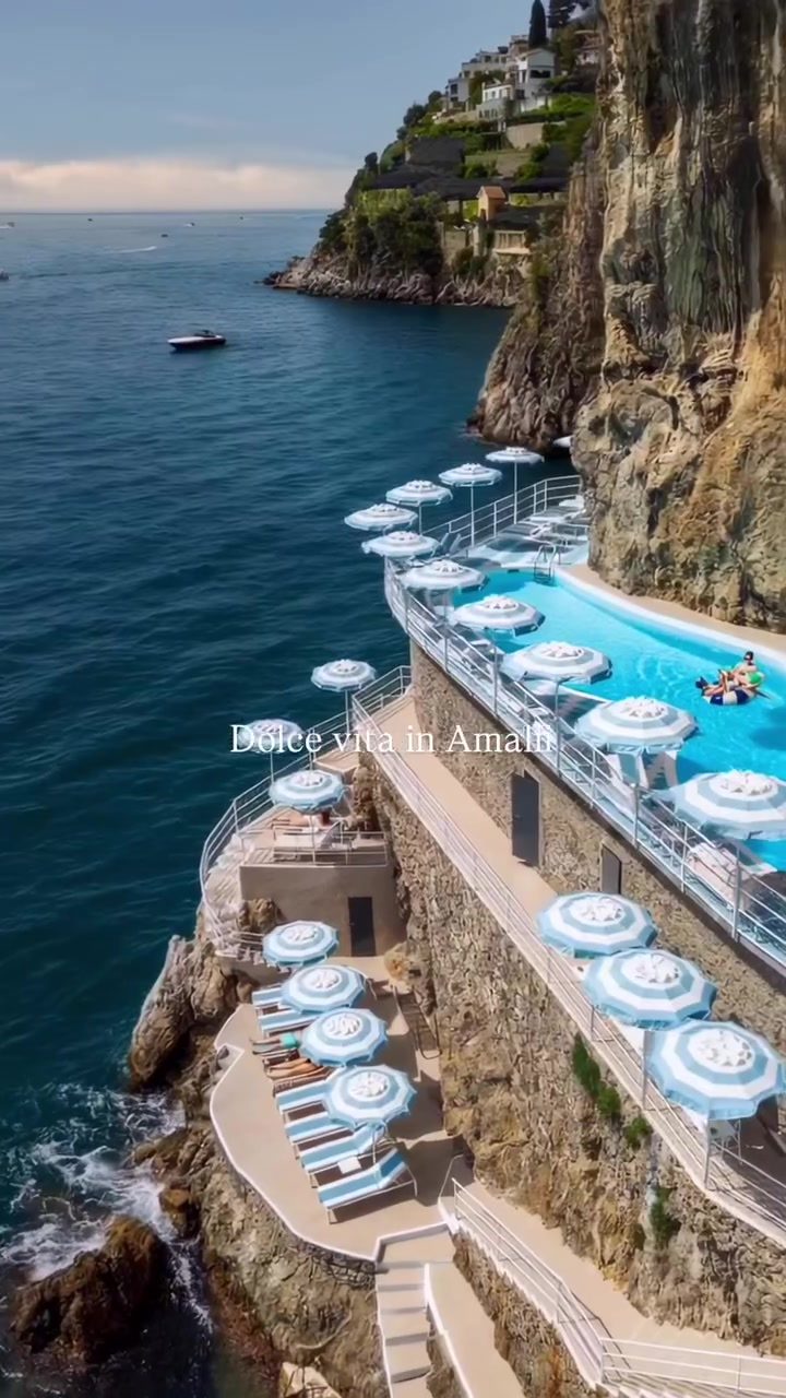 Discover the Sweet Life: Amalfi Coast's Stunning Beauty