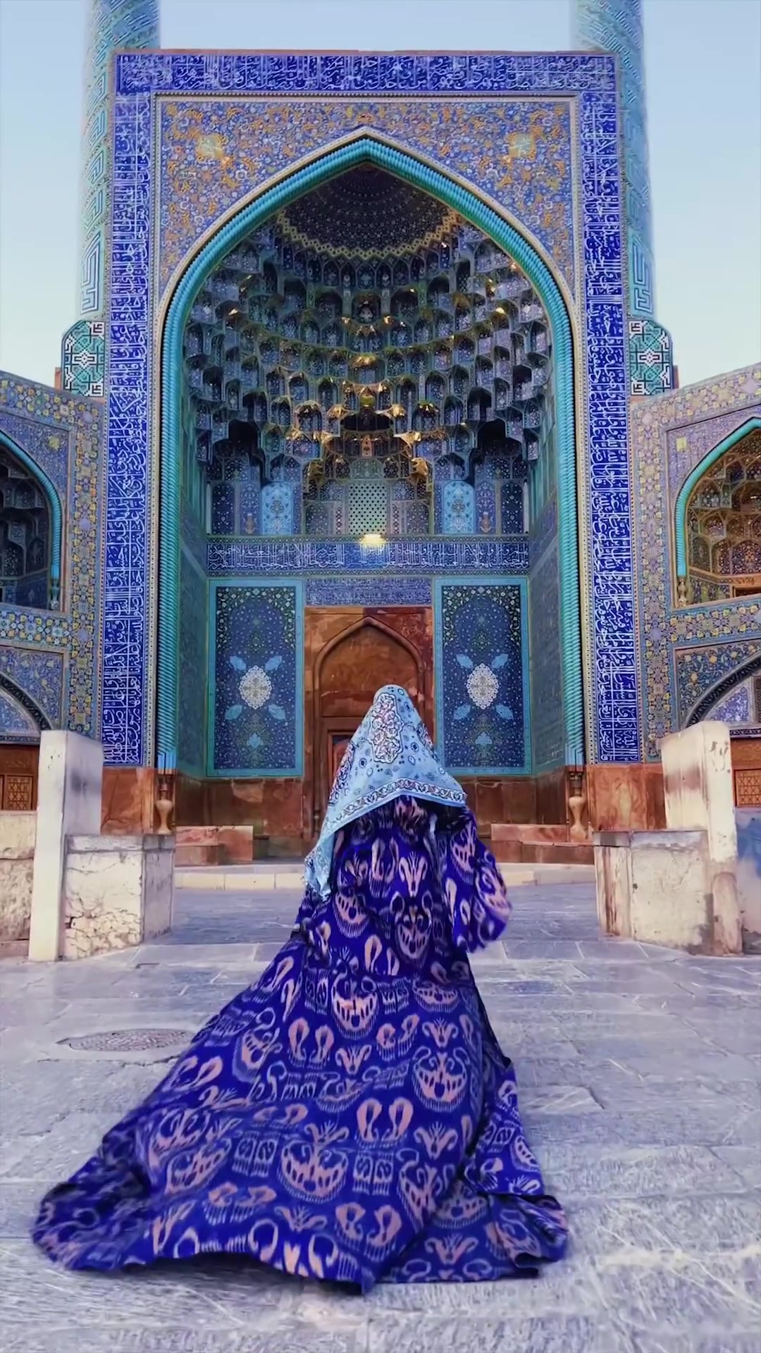 Iran's Mosque and Traditional Dress in Isfahan