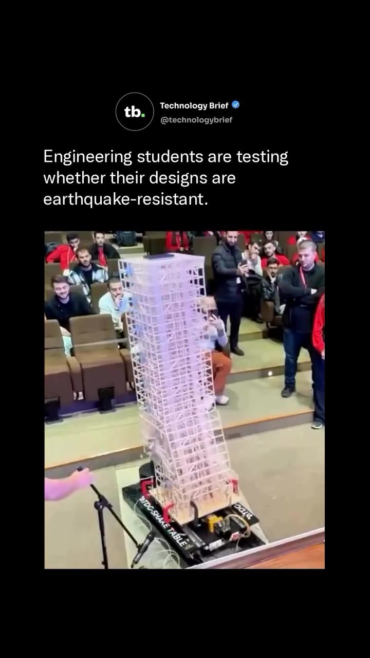 Civil Engineering Students Test Earthquake Resistant Designs