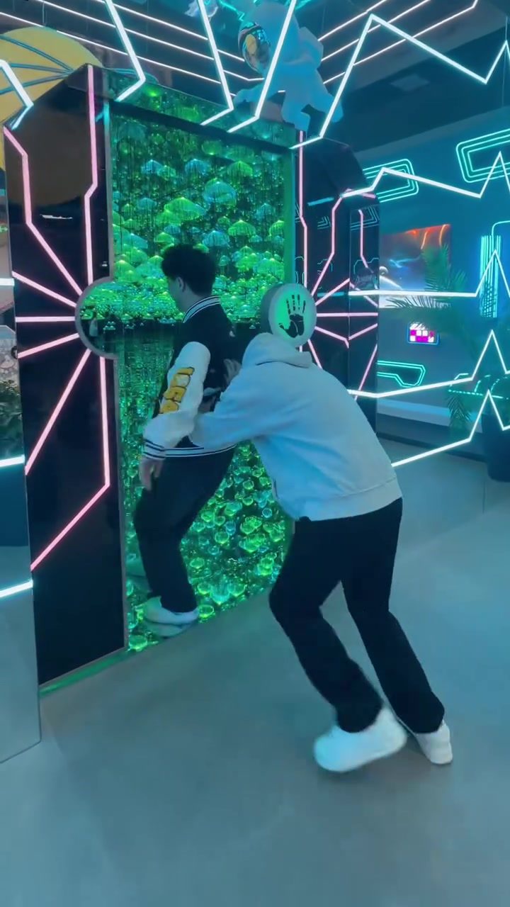 Explore Luoyang's Futuristic Illusion Space: Art Meets Tech