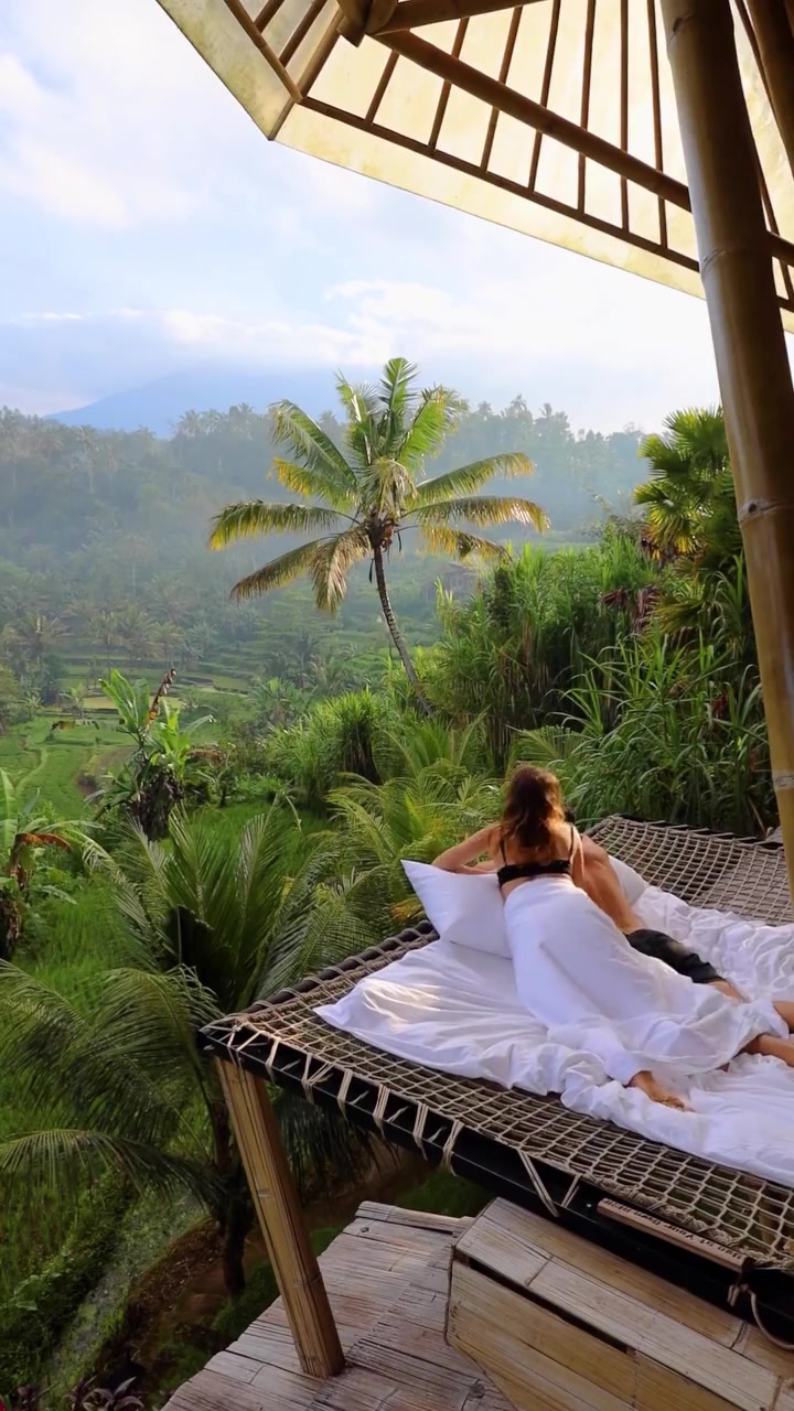 Bali's Tranquil Bed Scenes: A Relaxing Paradise